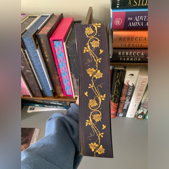 Fairyloot Twin Crowns Special Edition - Picture 2 of 4